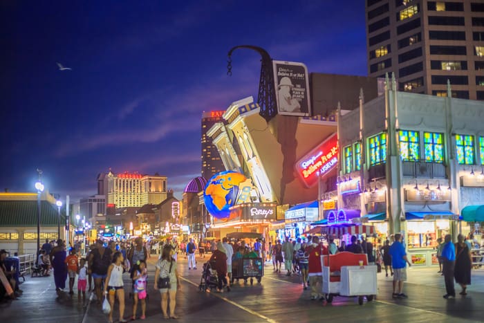 Retire In These 30 Beach Towns For Only $40,000 Per Year